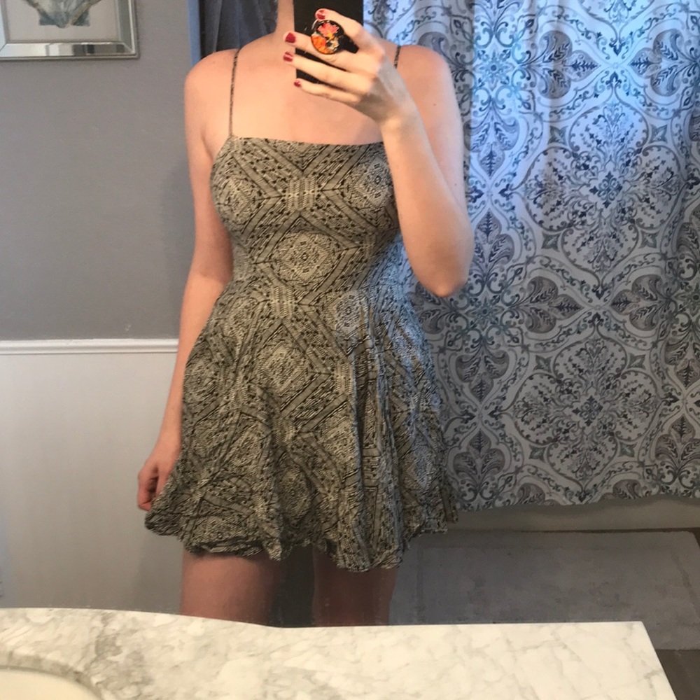 Cute backless flowy summer dress black and white